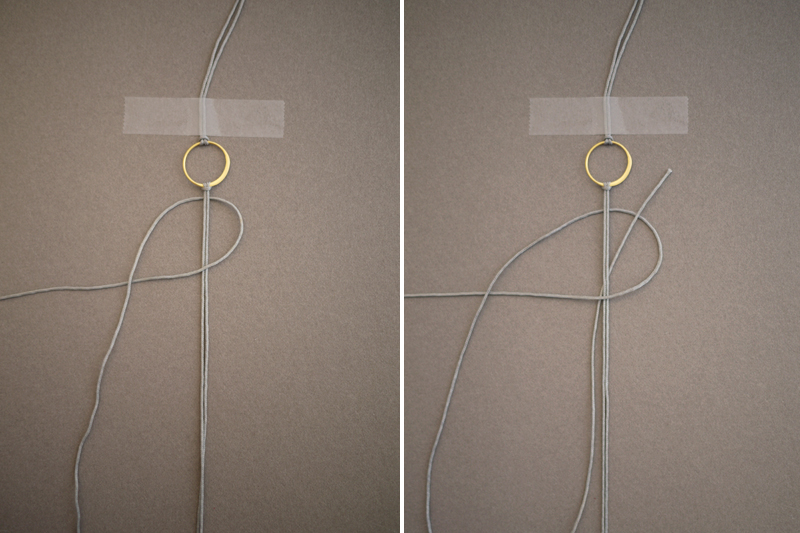 4. Totéž zrcadlově zopakujeme na protilehlé straně, provlečením levé šňůrky přes střed směrem pod pravou část .. Ten vedeme pod levý a střední prameny a provlékneme přes smyčku na levé straně.